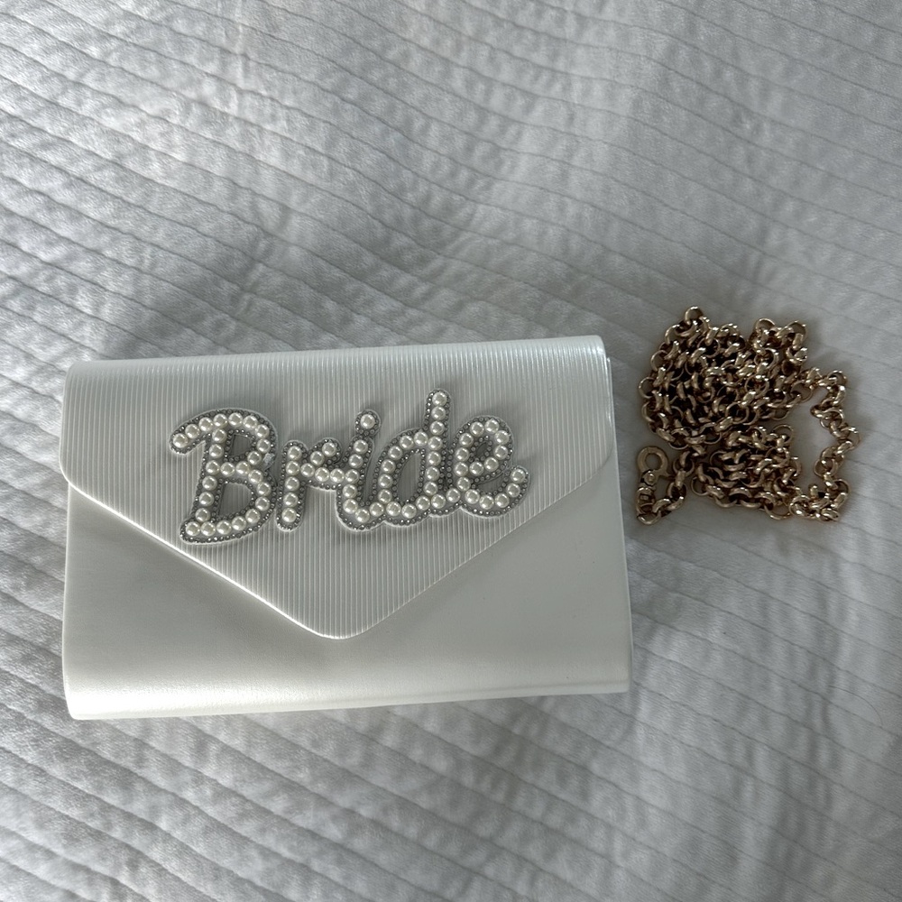 Bride faux leather & pearl clutch